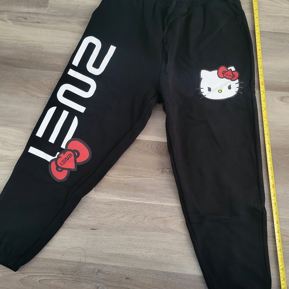 Hello Kitty X 2ne1 Size M (Petite) Japan Concert Sweatpants